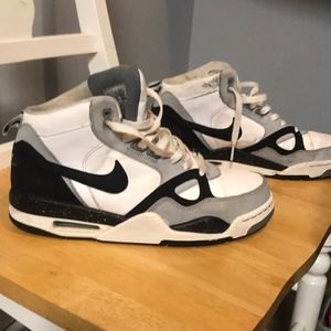 EUC Nike air flight 2013 mid black white tour